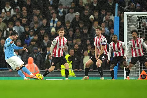 بثنائية شرقي وسافينيو.. مانشستر سيتي يتأهل لنصف نهائي كأس كاراباو